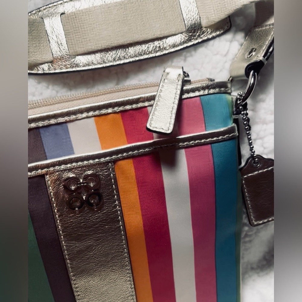 NWOT-Coach Julia Legacy Swing Pack - Picture 6 of 9